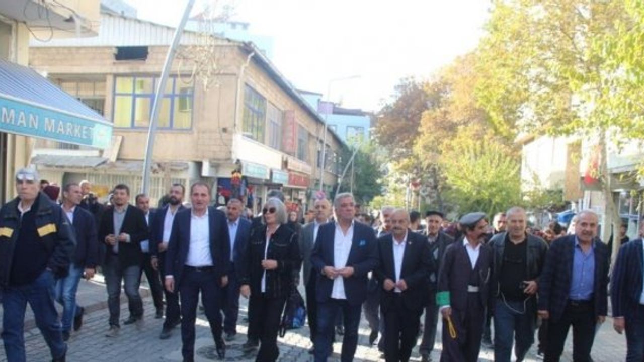 Sürü filmi oyuncuları, filmin çekildiği yeri 41 yıl sonra ziyaret etti