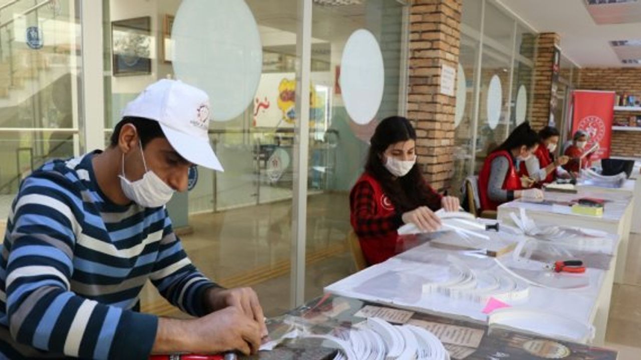 Gençlik merkezinde sağlık çalışanları için mesai yapılıyor