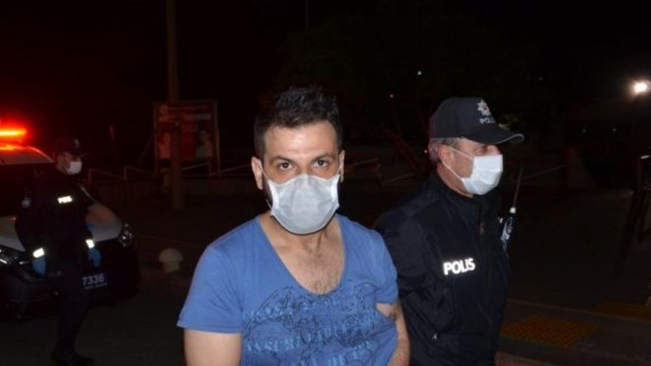Polisin şüphelendiği otomobilden silah ve kesici aletler ele geçirildi
