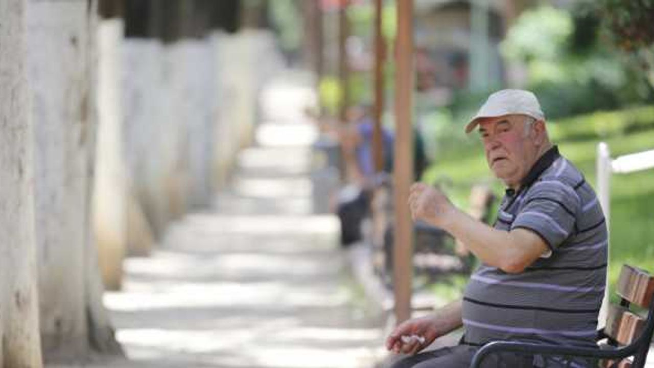 Doğu Akdeniz'de 65 yaş ve üzeri vatandaşlar yeniden sokağa çıktı