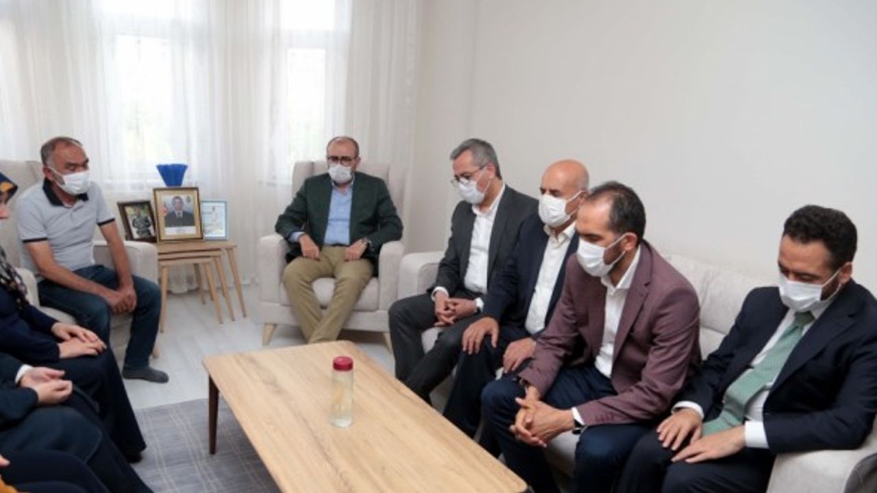 AK Parti Genel Başkan Yardımcısı Mahir Ünal'dan şehit ailesine ziyaret