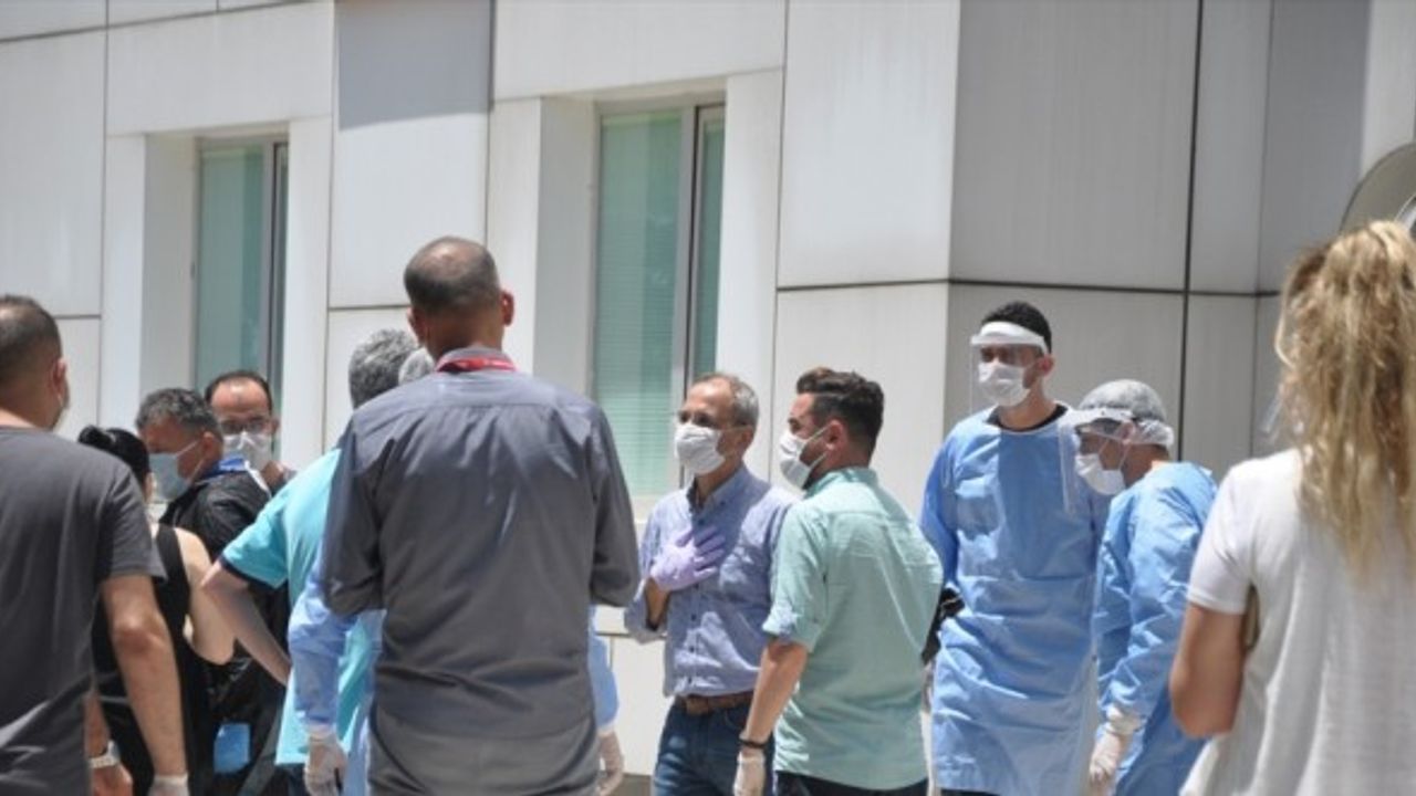 Kovid-19 testi pozitif çıkan Tarsus Belediye Başkanı Bozdoğan'ın tedavisi sürüyor