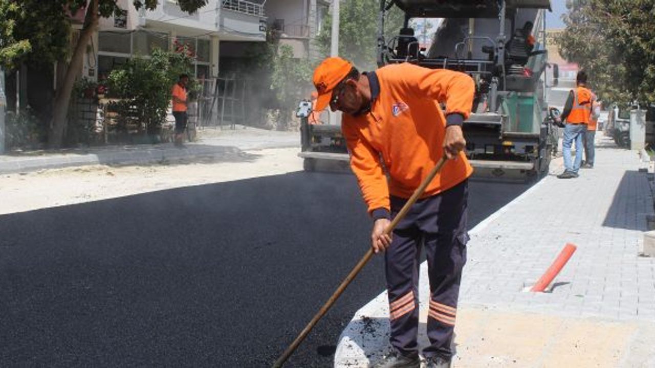 Mersin Büyükşehir’in Erdemli’de asfalt çalışmaları sürüyor