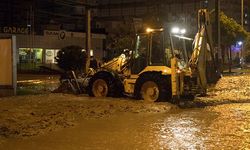 Caddeler sular altında kaldı