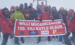 Şehitleri 3 bin 54 metrede andılar
