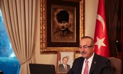 Bakan Çavuşoğlu, video konferans ile koltuğunu Antalya'daki şehit çocuğuna devretti