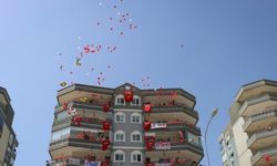 Hatay'da balkonlar 23 Nisan coşkusuyla süslendi