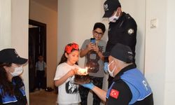 Kumluca'da polisler çocukları 23 Nisan'da mutlu etti
