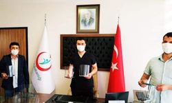 Mersin'de sağlık çalışanlarına maske ve siperlik desteği