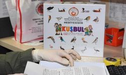 Antalya'da çocuklar evde kalıp kitap okuyarak hediye kazandı