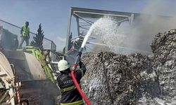 Kahramanmaraş'ta kağıt fabrikasında atık kağıtlar yandı