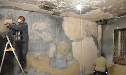 Mersin'de yanan ev belediye ekiplerince yenilendi