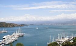 Turizm merkezleri Antalya ile Muğla'da meydan ve sahiller boş kaldı
