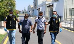 Adana'da kendilerini polis olarak tanıtan iki dolandırıcılık zanlısı tutuklandı