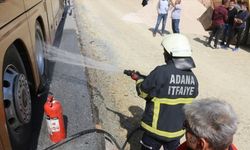 Adana'da seyir halindeki otobüste çıkan yangın büyümeden söndürüldü