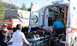 Adana'da tır ile çarpışan otomobildeki baba ve kızı yaralandı