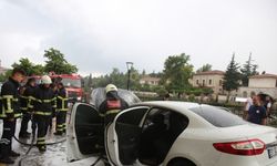 Hatay'da seyir halindeki araç yandı