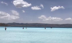 Salda Gölü'ne "kontrollü sosyal hayatta" ziyaretçi ilgisi