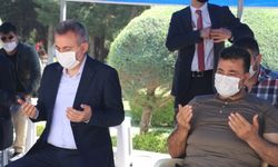 Adana Valisi Elban 15 Temmuz şehitlerinin kabirlerini ziyaret etti