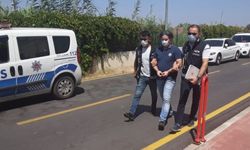 Adana'da aranan FETÖ şüphelisi eski başkomiser polise teslim oldu