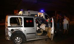 Adana'da hafif ticari araç ile ambulans çarpıştı: 1 yaralı