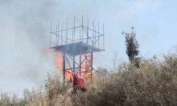 Antalya'da makilik ve çalılık alanda çıkan yangın söndürüldü