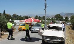 Antalya'da otomobil devrildi: 2 yaralı