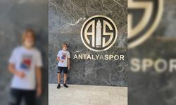 Antalyaspor, 15 yaşındaki Emre Uzun'la profesyonel sözleşme yaptı