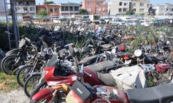 Tarsus’ta yediemin deposundaki binlerce motosiklet sahiplerini bekliyor