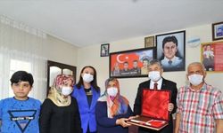 Vali Yılmaz'dan 15 Temmuz şehidi Karacatilki'nin ailesini ziyaret