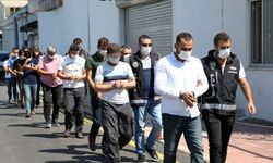 Adana merkezli FETÖ operasyonunda yakalanan 25 zanlının gözaltı işlemleri sürüyor