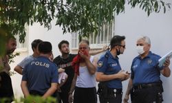Antalya'da çıkan ev yangınında yaşlı kadın itfaiye ekiplerince kurtarıldı