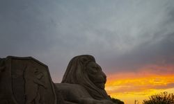 Antalya'da kum heykeller gün batımında sunduğu eşsiz manzarasıyla etkiliyor