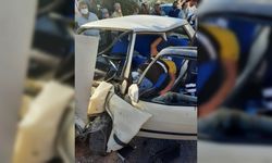Antalya'da otomobilde sıkışan sürücü itfaiye ekiplerince kurtarıldı