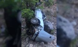 Antalya'da uçuruma devrilen otomobilin sürücüsü öldü