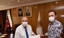 Kahramanmaraş'ta yaralıyı 1 kilometre sırtında taşıyan sağlık teknikerine başarı belgesi