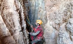 Mersin'de yürüyüş grubunun bulduğu mağarada inceleme