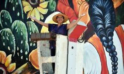 Ressam Diego Rivera'nın eserleri 37 yıllık binanın dış cephesini renklendirdi