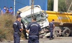 Adana'da iki kamyonun çarpışması sonucu 1 kişi öldü, 1 kişi yaralandı