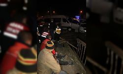 Adana'da hafif ticari araç ile servis minibüsü çarpıştı 4 kişi yaralandı