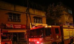 Adana'da iki katlı evde çıkan yangın hasara neden oldu