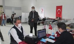 Gülnar Belediye Başkanı Ünüvar, Türk Kızılaya kan bağışında bulundu