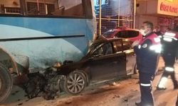 Adana'da otomobil işçi taşıyan otobüse çarptı: 1 yaralı