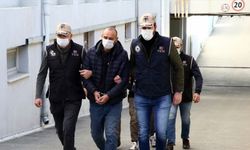 Adana'daki terör örgütü DEAŞ operasyonunda yakalanan 3 zanlıdan biri tutuklandı