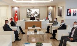 Antalya Büyükşehir Belediye Başkanı Böcek, danışmanlarıyla projeleri değerlendirdi