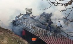 Kahramanmaraş'ta bacadan çıkan kıvılcım evi yaktı