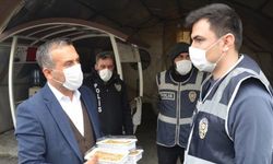 Kahramanmaraş'ta polislere tatlı ve çay ikramı