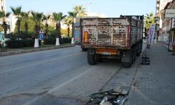 Mersin'de park halindeki tıra çarpan kamyonetin sürücüsü yaralandı