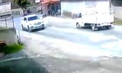 Adana'da jandarma, hareket halindeki kamyonetin el frenini çekerek kazaya karışmasını engelledi