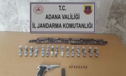 Adana'da aracında ruhsatsız tabanca ele geçirilen zanlı yakalandı